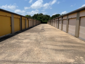 Extra Space Storage - 3298 - Sugar Land - Highway 6 - Photo 4