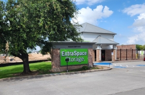 Extra Space Storage - 3298 - Sugar Land - Highway 6 - Photo 6