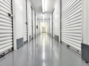 Extra Space Storage - 3301 - The Woodlands - Alden Bend Dr - Photo 5