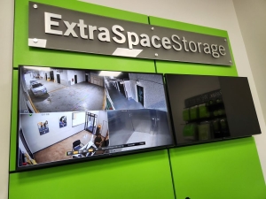 Extra Space Storage - 3334 - Chicago - Broadway St - Photo 7
