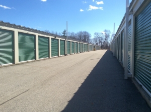 Extra Space Storage - 3417 - Salisbury - Elm St - Photo 4