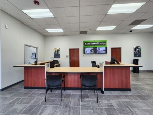 Extra Space Storage - 3445 - Chicago - Addison St - Photo 3