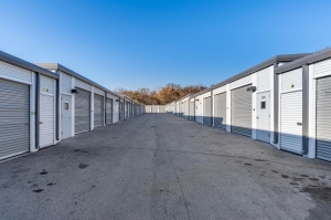 Extra Space Storage - 3466 - Glenview - Milwaukee Ave - Photo 5