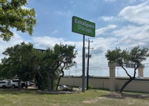 Extra Space Storage - 3515 - San Antonio - US-281 N - Photo 7