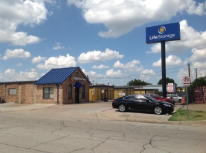 Extra Space Storage - 3784 - Arlington - Blue Danube