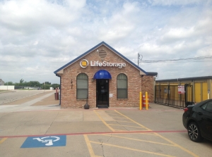 Extra Space Storage - 3784 - Arlington - Blue Danube - Photo 2