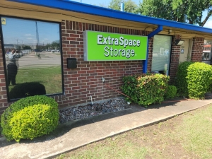 Extra Space Storage - 3785 - Arlington - Lamar Blvd - Photo 1