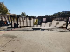 Extra Space Storage - 3785 - Arlington - Lamar Blvd - Photo 8