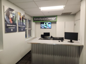 Extra Space Storage - 3824 - Peabody - Foster St - Photo 3