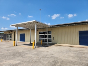 Extra Space Storage - 3936 - Beaumont - 7th St - Photo 4