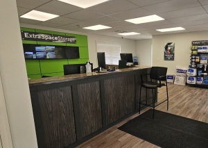 Extra Space Storage - 4033 - Merrimack - Benning Ct - Photo 4