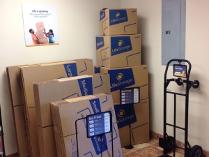 Life Storage - 4057 - Jackson - 5961 I-55 North - Photo 4