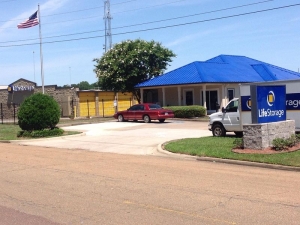 Life Storage - 4074 - Ridgeland - Centre St - Photo 1