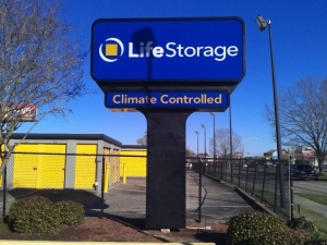 Life Storage - 4080 - Baton Rouge - 10811 Coursey Blvd - Photo 2