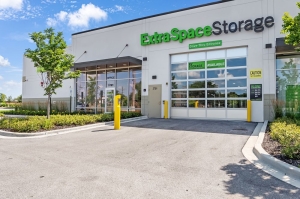 Extra Space Storage - 6067 - Glenview - W Lake Ave