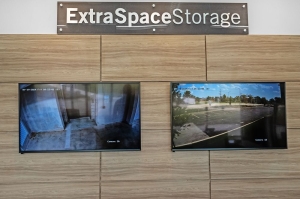 Extra Space Storage - 6067 - Glenview - W Lake Ave - Photo 7