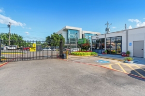 Extra Space Storage - 6097 - Dallas - 2339 Inwood Rd - Photo 6