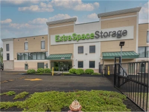 Extra Space Storage - 7496 - Avon - Ladge Dr