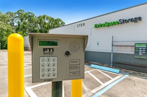Extra Space Storage - 7661 - Rockledge - Huntington Lane - Photo 3