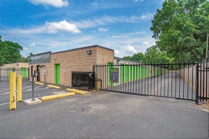 Extra Space Storage - 7689 - Ashland - Kings Acres Rd St - Annex - Photo 7