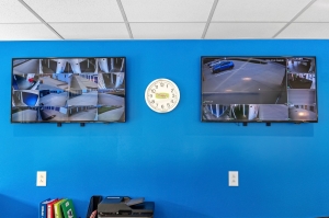 Extra Space Storage - 7837 - Fairview Heights - Longacre Dr - Photo 7