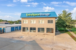 Extra Space Storage - 7838 - Belleville - Lebanon Ave - Photo 6