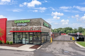 Extra Space Storage - 7957 - Canton - Michigan Ave