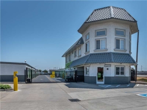 Extra Space Storage - 1112 - Tracy - 787 E 11th St - Photo 1