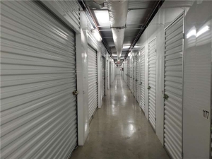 Extra Space Storage - 8073 - Houston - Bay Area Bl - Photo 5