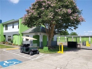 Extra Space Storage - 8073 - Houston - Bay Area Bl - Photo 6