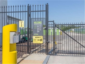 Extra Space Storage - 0985 - Grandview - US Highway 71 - Photo 2