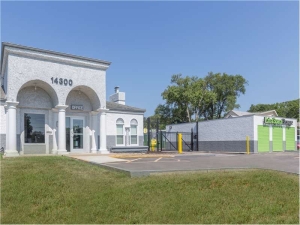 Extra Space Storage - 0985 - Grandview - US Highway 71 - Photo 6