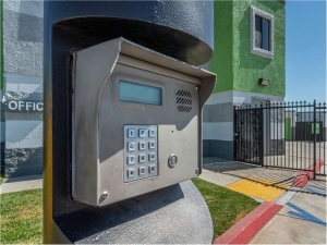 Extra Space Storage - 0177 - Hemet - S Sanderson - Photo 2