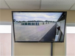 Extra Space Storage - 0190 - Lincoln Park - London St - Photo 7