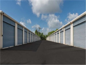 Extra Space Storage - 8602 - Houston - Golfway St - Annex - Photo 4