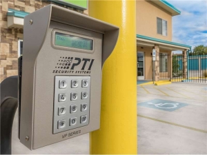 Extra Space Storage - 8909 - El Paso - Helen of Troy Dr - Photo 2