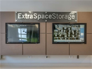 Extra Space Storage - 7013 - Chicago - W Jackson Blvd - Photo 7