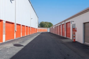 Public Storage - Flint - 2325 S Dort Hwy - Photo 2