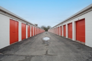 Public Storage - Wheeling - 211 N Elmhurst Rd - Photo 2