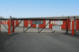 Public Storage - Wheeling - 211 N Elmhurst Rd - Photo 4