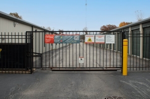 Public Storage - Valparaiso - 900 Locust St - Photo 4