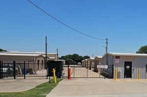 Public Storage - Cedar Hill - 202 S Clark Rd Ste 11 - Photo 3