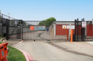 Public Storage - Arlington - 1601 Harwell Dr - Photo 4