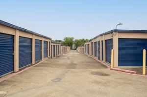 Public Storage - Arlington - 1601 Harwell Dr - Photo 2