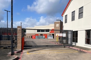 Public Storage - Sugar Land - 9870 Highway 90A - Photo 2