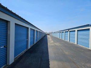 Extra Space Storage - 2044 - Mount Washington - Louise Way - Photo 4