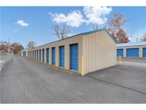 Extra Space Storage - 2135 - Scottsburg - Main St - Photo 3