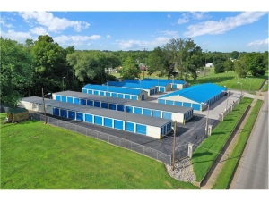 Extra Space Storage - 2172 - Mount Carmel - 3rd St - Photo 3