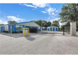 Extra Space Storage - 2172 - Mount Carmel - 3rd St - Photo 7