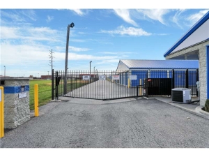 Extra Space Storage - 2178 - Clarksville - Woodstock Dr - Photo 2